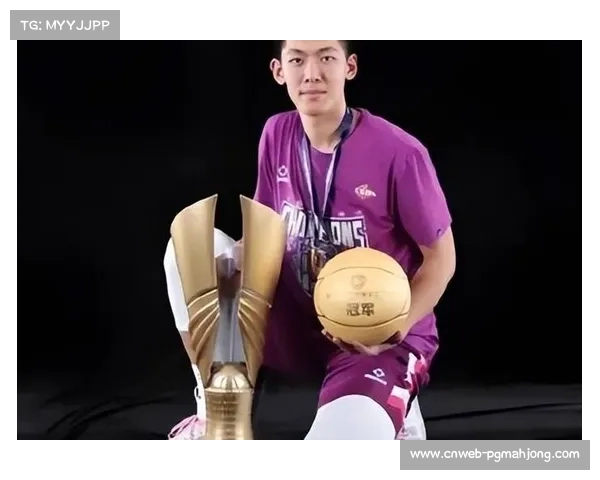 张陈治锋续约辽宁五年韩德君接班人确定为新赛季主力中锋 张陈治锋续约辽宁五年韩德君接班人确定为新赛季主力中锋