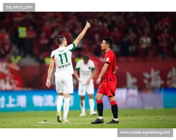 弗兰克解读赛季初首发中场组合调整原因:针对性策略变化 弗兰克解读赛季初首发中场组合调整原因:针对性策略变化